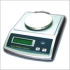 YP10002電子天平,具備多種計(jì)量單位轉(zhuǎn)換，記數(shù)功能及動(dòng)物稱重功能。交直流兩用，便于攜帶和野外操作?？裳b置RS232C 輸出接口。稱量范圍:0-1000g.可讀性:10mg.稱盤尺寸:ф130mm.電源:交直流電兩用
