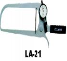  LA-21 大型針盤式外卡規(guī) .最小讀值:0.1MM.測量范圍:0-80MM;量測喉深:220MM