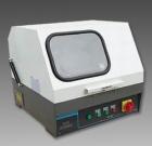 SQ-80 手動試樣切割機用于切割各種金屬、非金屬材料的試樣，以便觀察材料金相、巖相組織。主軸轉速：2800轉/分鐘．砂輪片規(guī)格：250×2×32mm．最大切割直徑：80mm 
