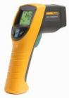 Fluke 561 紅外線與接觸式測溫儀 接觸式測溫功能兼容所有標(biāo)準(zhǔn)的小型連接器K型熱電偶，單點(diǎn)激光瞄準(zhǔn)測量,溫度測量范圍-40 °C ～ 550 ° C (-40 °F ～1022 °F)，發(fā)射能量的調(diào)整非常方便.