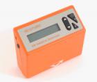 Elcometer 406L 統(tǒng)計(jì)型微型光澤度儀是一個(gè)手持式的測(cè)量平面光澤的測(cè)量?jī)x。有單角度60°統(tǒng)計(jì)型和20°/60°雙角度統(tǒng)計(jì)型。通過向被測(cè)物體發(fā)射一定角度的持續(xù)光線束，監(jiān)測(cè)反射的光線來測(cè)量光澤度.
