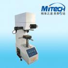 用途和使用范圍 HV-5型小負荷維氏硬度計是一種直接施加試驗力的硬度計?？捎糜跍y定黑色金屬(不包括鑄鐵)及有色金屬的維氏硬度。由于該機的試驗力較小，壓痕測量裝置的測試精度高，特別適用于測定薄小零件及表面鍍層的維氏硬度。本硬度計還配有可編程序計算器，使硬度值計算大為迅速準(zhǔn)確。該機適用于機械、冶金、國防、科研及大專院校等部門的熱處理車間及試驗室進行維氏硬度試驗，也可供計量部門作為標(biāo)準(zhǔn)維氏硬度計使用。主要技術(shù)規(guī)格 1、試驗力：(共八級) 1.961N(O.2kgf)、 2.942N(0.3kgf)、 4.903N(0.5kgf)、9.807N(1.0kgf)、 19.61N(2.0kgf)、 24.52N(2.5kgf)、29.42N(3.0kgf)、 49.03N(5.0kgf)。 2、測量顯微鏡：物鏡：10X、40X； 目鏡：12.5X；總放大倍率：125X、500X。 3、測量范圍：10X物鏡 0.2---1mm； 40X物鏡 0---0.2mm。 4、最小分度值：10X物鏡 0.001mm；40X物鏡 0.00025mm。 5、金剛石壓頭：相對面夾角：136o； 橫刃：不大于0.001mm。 6、試件最大高度： 130mm。 7、壓痕中心至機壁距離：100mm。 8、電源電壓：交流220V。 9、外型尺寸：450X380X670mm( 長×寬×高)。 10、重量： 71kg。主要附件 座標(biāo)試臺：1個 薄板試臺：1個 細軸試臺：1個 金剛石角錐壓頭：1只 平口鉗： 1個 標(biāo)準(zhǔn)維氏硬度塊：2塊 標(biāo)準(zhǔn)顯微硬度塊：1塊 大V形塊：1個 小V形塊：1個 電子計算器：1個