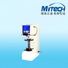 HBS-3000型數(shù)顯布氏硬度計 
HBS-3000數(shù)顯布氏硬度計是新開發(fā)的，具有國內(nèi)先進水平的新一代布氏硬度計。適用于黑色金屬，有色金屬的布氏硬度測定。本機采用電子自動加荷，計算機軟件編程，高倍率光學(xué)測量，光電傳感等系統(tǒng)。各項操作過程和試驗結(jié)果的數(shù)據(jù)均可在LTD大屏幕顯示，試驗結(jié)果的數(shù)據(jù)可通過打印機輸出。本機適用于各類生產(chǎn)加工企業(yè)、大專院校、科研機械的試驗室。
