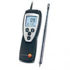 testo 425熱敏風(fēng)速儀，固定連接風(fēng)速探頭（探頭直徑 7.5 mm），帶伸縮式手柄（最長(zhǎng)820mm），可同時(shí)測(cè)量溫度；包括電池和出廠(chǎng)報(bào)告。

