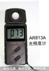 產(chǎn)品特點

照度計(或稱勒克斯計)是一種專門測量光度、亮度的儀器儀表。就是測量光照強度(照度) 是物體被照明的程度，也即物體表面所得到的光通量與被照面積之比。照度計通常是由硒光電池或硅光電池和微安表組成。
