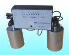 斯萊德Dr.Schneider pc SL-030A重錘式表面電阻測試儀是通過測量防靜電產(chǎn)品的電阻，從而檢測防靜電產(chǎn)品的防靜電能力，SL-030A重錘式表面電阻測試儀遵循ASTM標準D-257測試方法，測試時只需把兩個重錘放置在需要測量的物體表面及按下紅色的按鍵，儀器上的十個103Ω-1012ΩLED燈將其中一個測試數(shù)值亮起，亮起的LED燈即為所測物的表面電阻值。