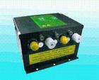 斯萊德SL-007A高壓電源供應(yīng)器電壓的大小分為：4.6KV、5.6KV、7.0KV三種，可提供4組高壓電源輸出供離子風(fēng)槍、離子風(fēng)咀、離子風(fēng)蛇、離子棒等使用，可方便的根據(jù)標(biāo)識(shí)和安裝說明進(jìn)行連接靜電消除器，斯萊德高壓電源供應(yīng)器具有短路保護(hù)功能，安全、方便。 