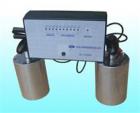 斯萊德Dr.Schneider pc SL-030A重錘式表面電阻測試儀是通過測量防靜電產(chǎn)品的電阻，從而檢測防靜電產(chǎn)品的防靜電能力，SL-030A重錘式表面電阻測試儀遵循ASTM標(biāo)準(zhǔn)D-257測試方法，測試時(shí)只需把兩個(gè)重錘放置在需要測量的物體表面及按下紅色的按鍵，儀器上的十個(gè)103Ω-1012ΩLED燈將其中一個(gè)測試數(shù)值亮起，亮起的LED燈即為所測物的表面電阻值。 注：SL-030A重錘式表面電阻測試儀不能測表面值超過1012Ω的物體 
